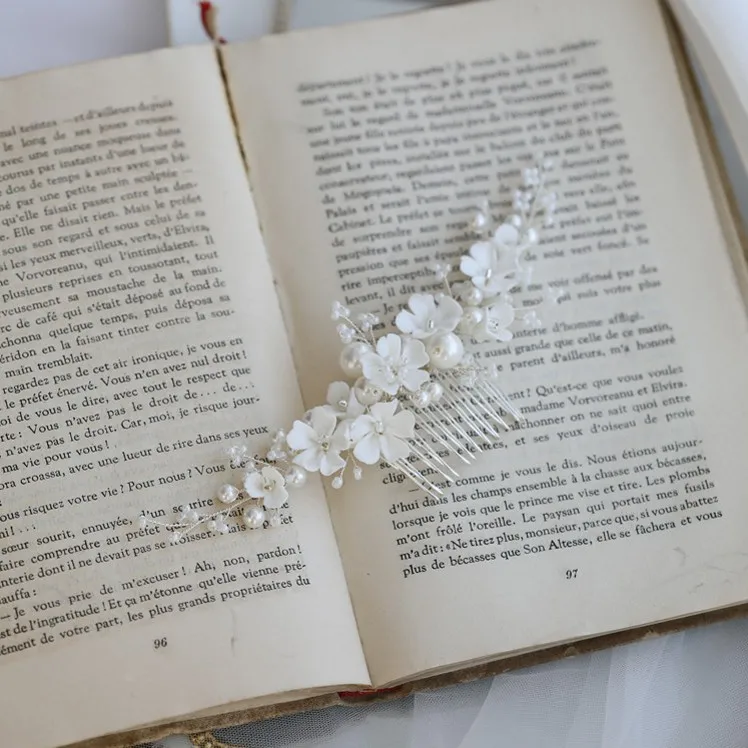 Женский свадебный гребень для волос ручной работы с белым фарфоровым цветком