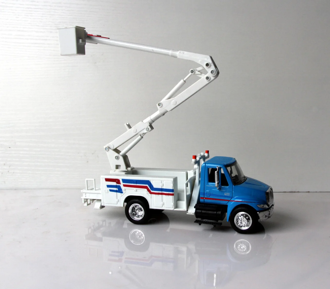 

1:43 Metal Maintenance Vehicle Desktop Display Collection Die Casting Diorama Model Miniature Toys