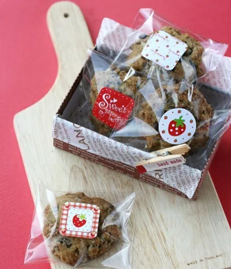 

10pcs Baking Packaging Stickers Dessert Box Sealing Paste 12 Gift Stickers Cute Strawberry Gift Stickers Biscuits Decorative