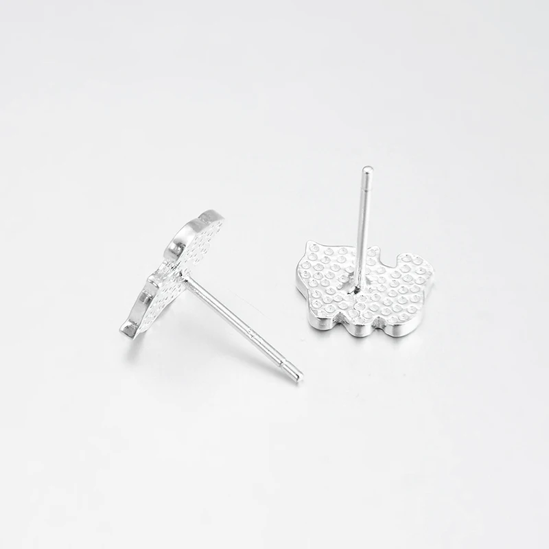 Женские серьги-гвоздики из серебра 925 пробы с белой эмалью | Украшения и