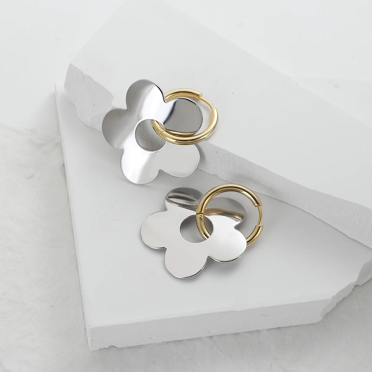 

AENSOA 2021 Trendy Flowers Geometric Metal Earrings For Women Vintage Mirror Irregular Hollow Hoop Earring Party Jewelry Gifts