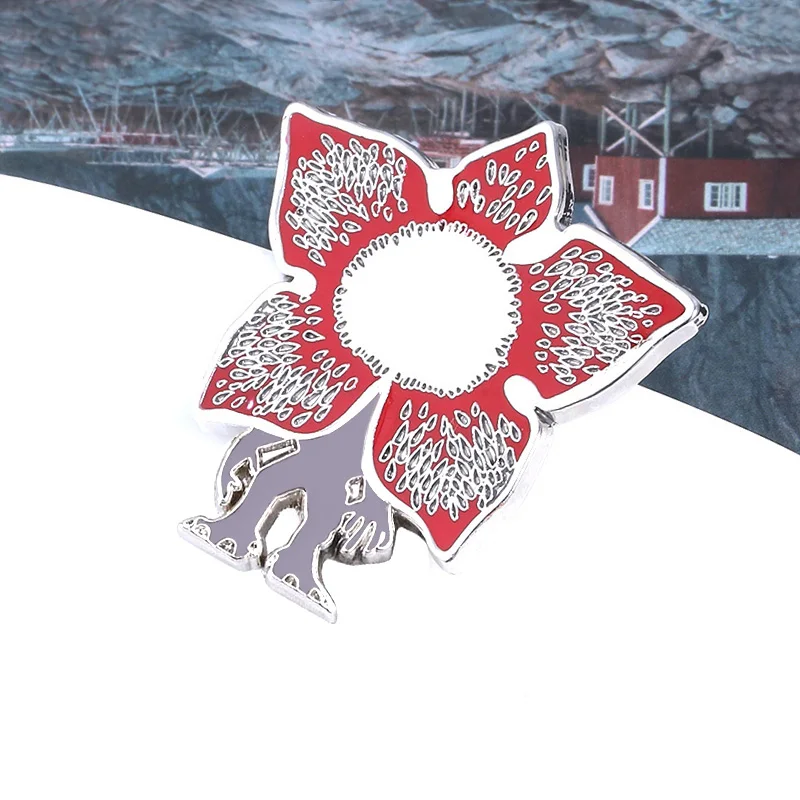 Классическая Брошь с изображением ТВ очень странные дела светильник алфавит на