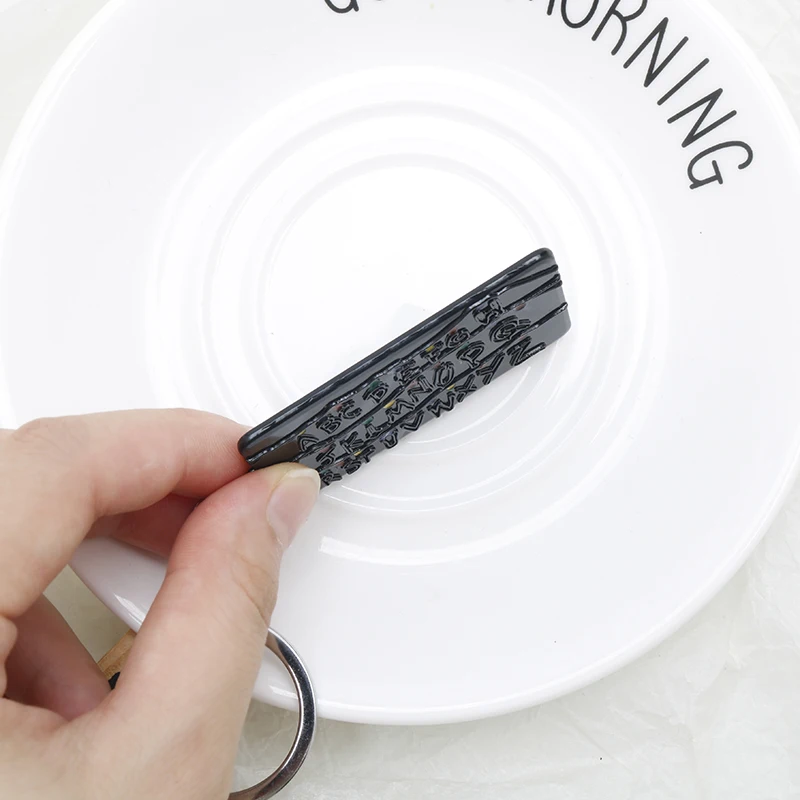 Брелок для ключей подвеска значок с надписью очень странные дела | Украшения и