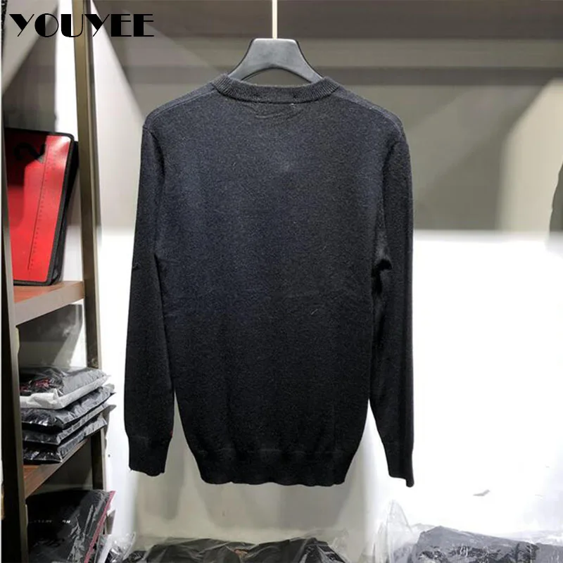 Мужской трикотажный пуловер в полоску с круглым вырезом