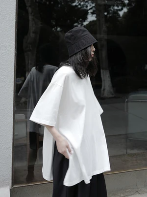 Женская футболка с коротким рукавом белая большого размера круглым вырезом и