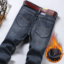 Pantalones vaqueros clásicos de corte regular para hombre...