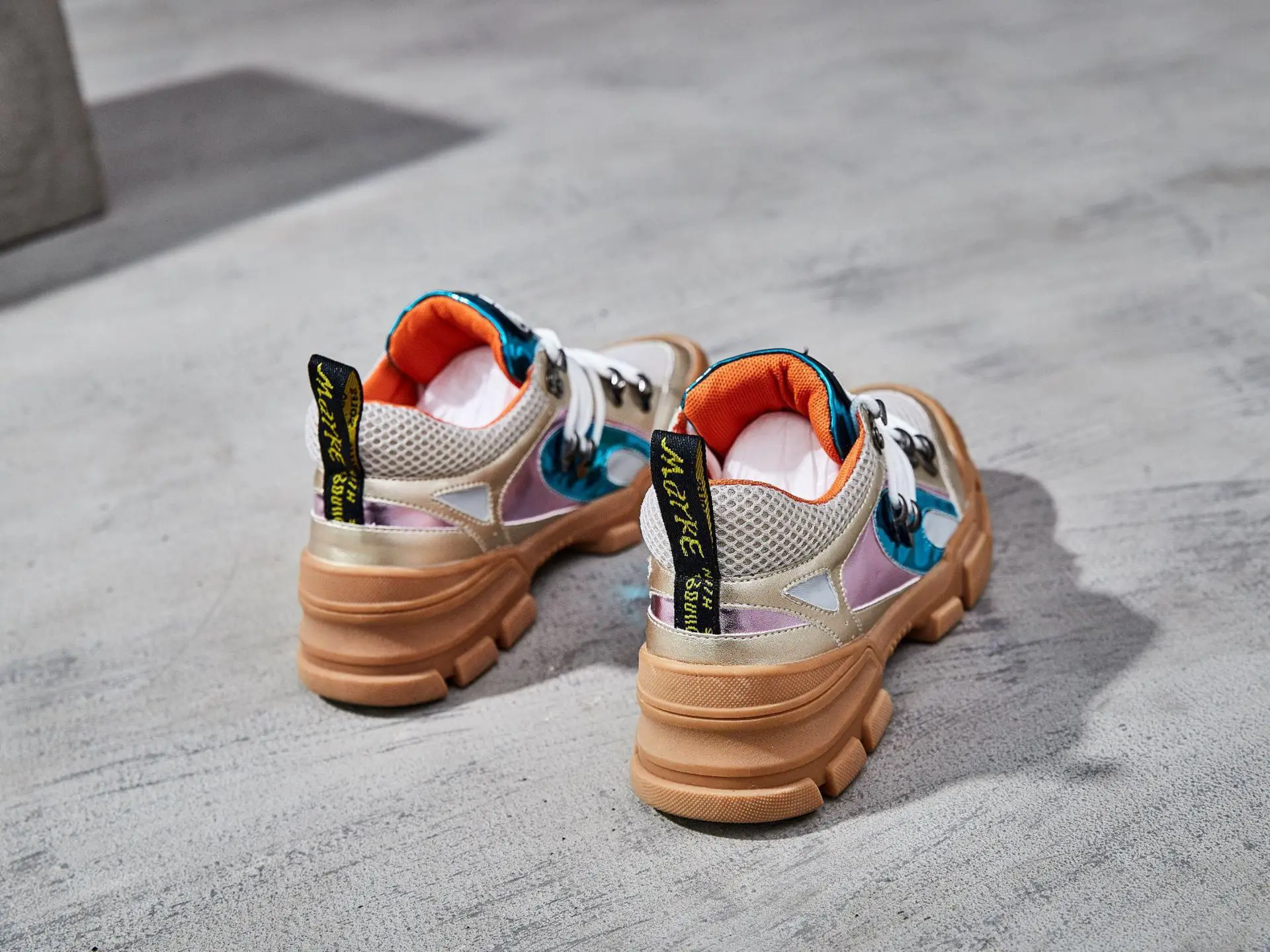 Обувь со стразами; женские кроссовки на платформе; zapatos de mujer; модные брендовые женские белые кроссовки со стразами на толстой подошве; кроссовки для папы