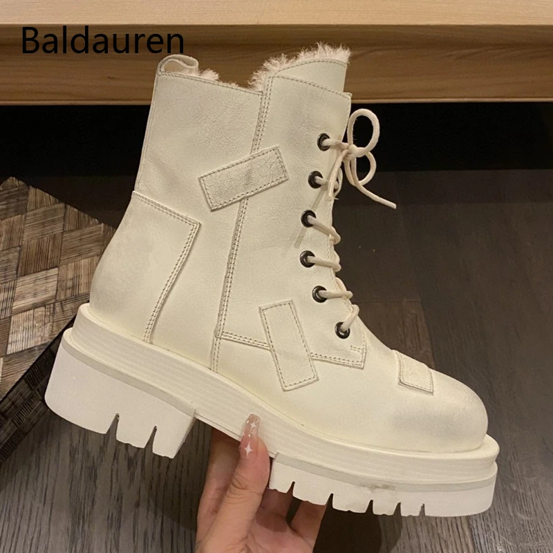 

Женские теплые ботинки на меху, на плоской подошве