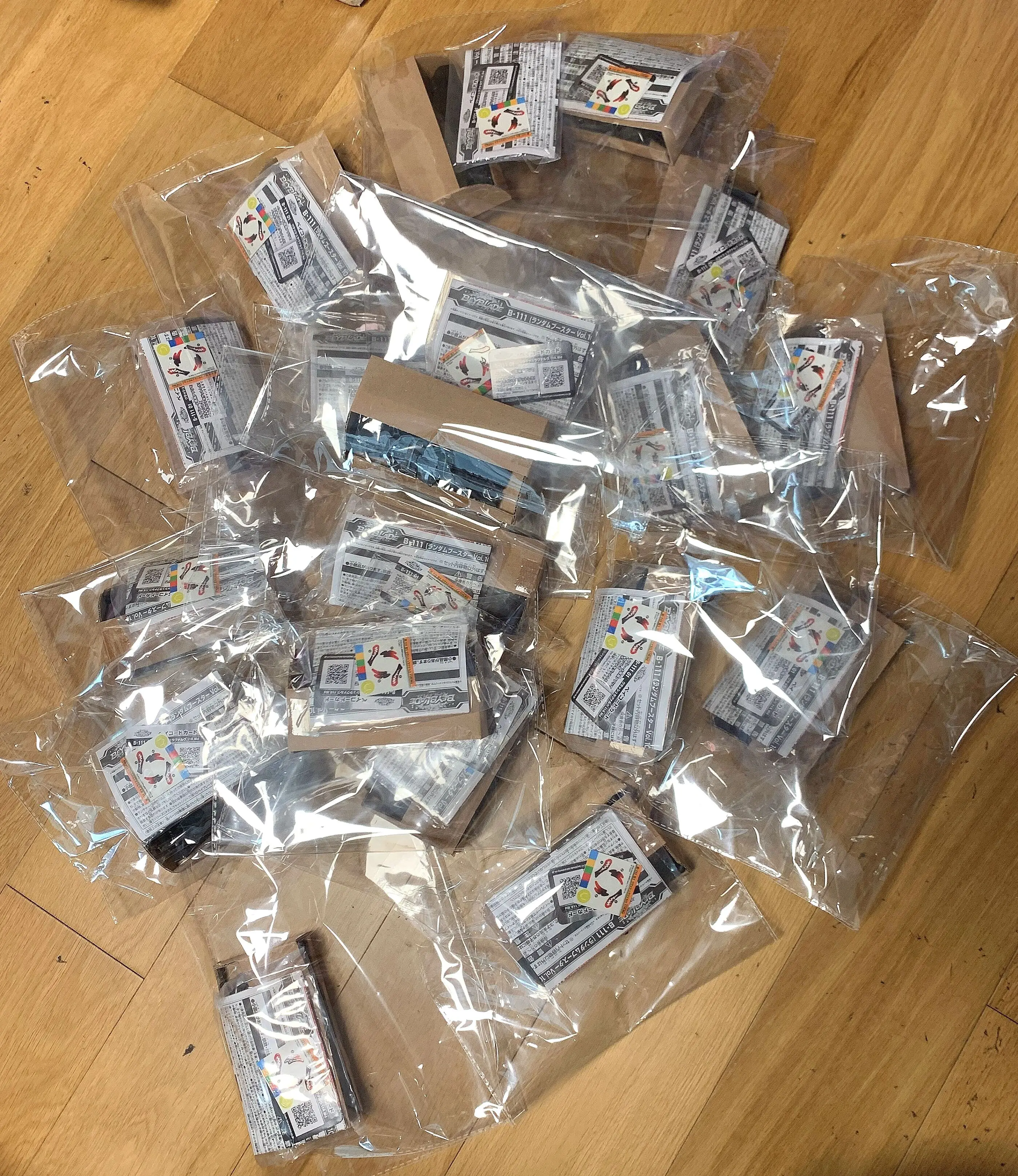 

TAKARA TOMY BEYBLADE BURST B-111 Booster 10 CONFIRMED 01 CRASH RAGNARUK.11R.Wd