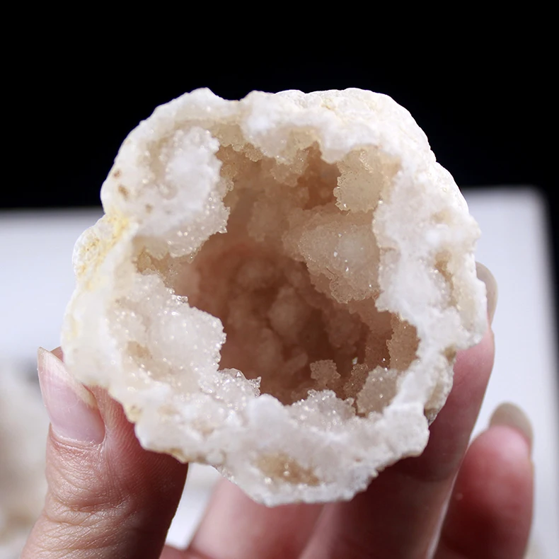 

Natural crystal agate crystal cave cornucopian display quartz gem teaching specimens