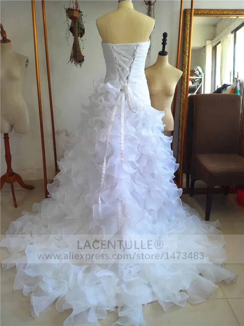 Пышные свадебные платья из органзы без рукавов с оборками | Свадьбы и торжества