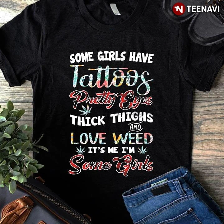 Некоторые девушки имеют татуировки красивые глаза толстые бедра любовь травить