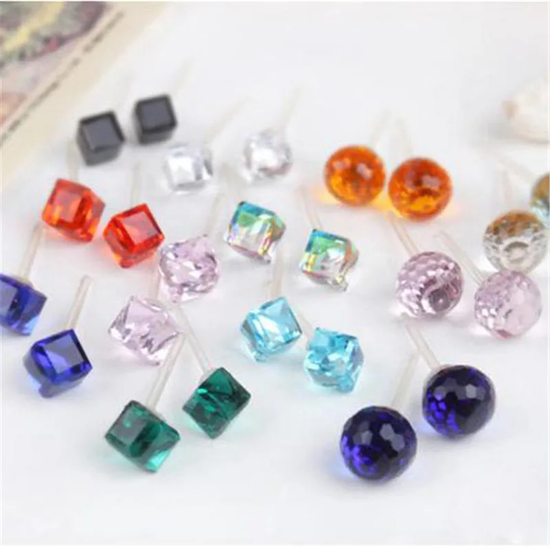 Серьги гвоздики с квадратными кристаллами белый красный синий