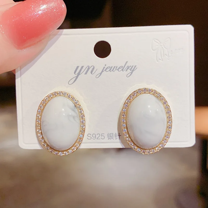 

High Quality 14K Real Gold S925 Silver Needle Temperament Sweet and Slightly Inlaid Oval Texture Stud Earrings for Women
