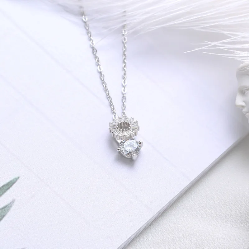 

Simple Romantic S925 Sterling Silver Zircon Sunflower Fashion Diamond Set Pendant Necklace For Ladies