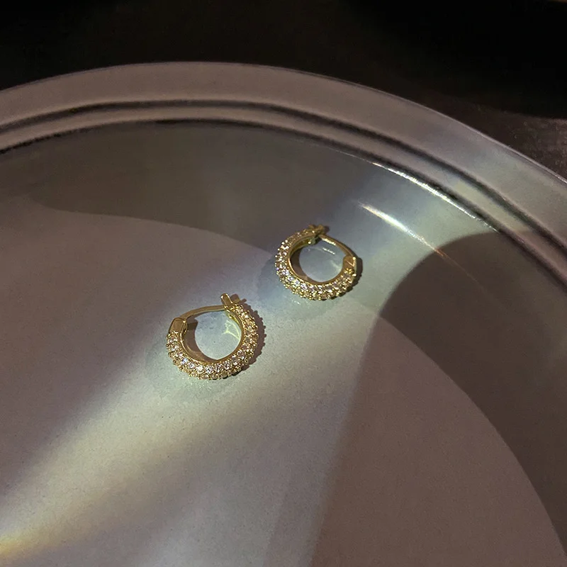 

Korean fashion design with diamond earrings temperament net red Earrings simple personality cool wind small earrings