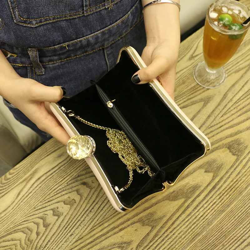 

Summer new ladies bag mini clip chain bag cartoon embroidery hand shoulder messenger bag