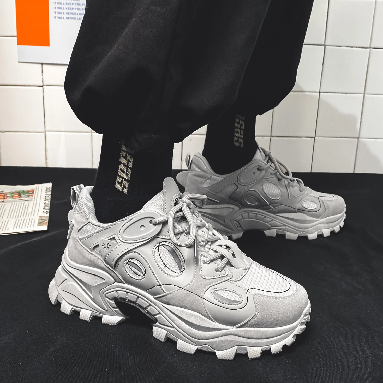 

Fashion Men Casual Shoes Breathable Outdoor Lace-Up Walking Shoes Men Vulcanize Shoes New Thick Bottom Male Footwear Krasovki