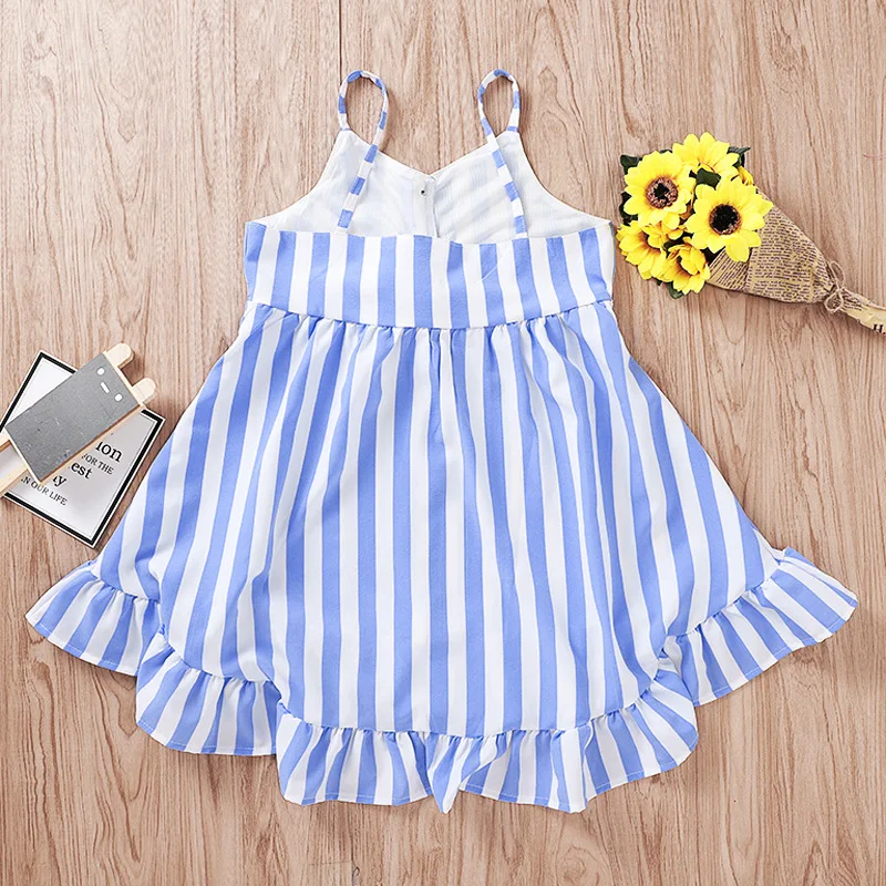 Летнее платье в синюю полоску на тонких бретельках нарядное и элегантное детское