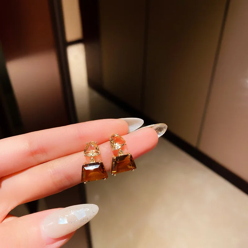 

Korea Dongdamen 925 Silver Needle Trapezoidal Pendant With Diamond Temperament Net Red Minority Design Earrings Female