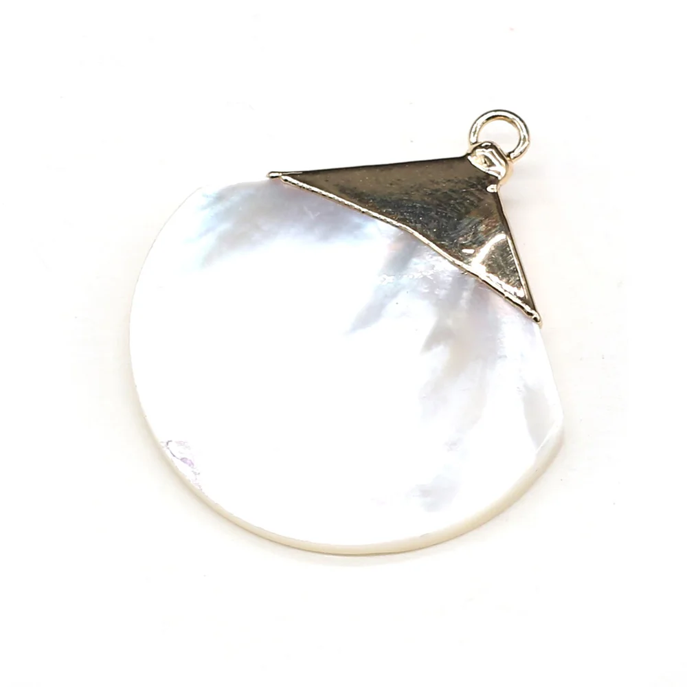 

Natural Shell Penant Exquisite Pattern Sector Shape Shells Pendant Charms for Making DIY Women Jewerly Necklace Size 24x30mm