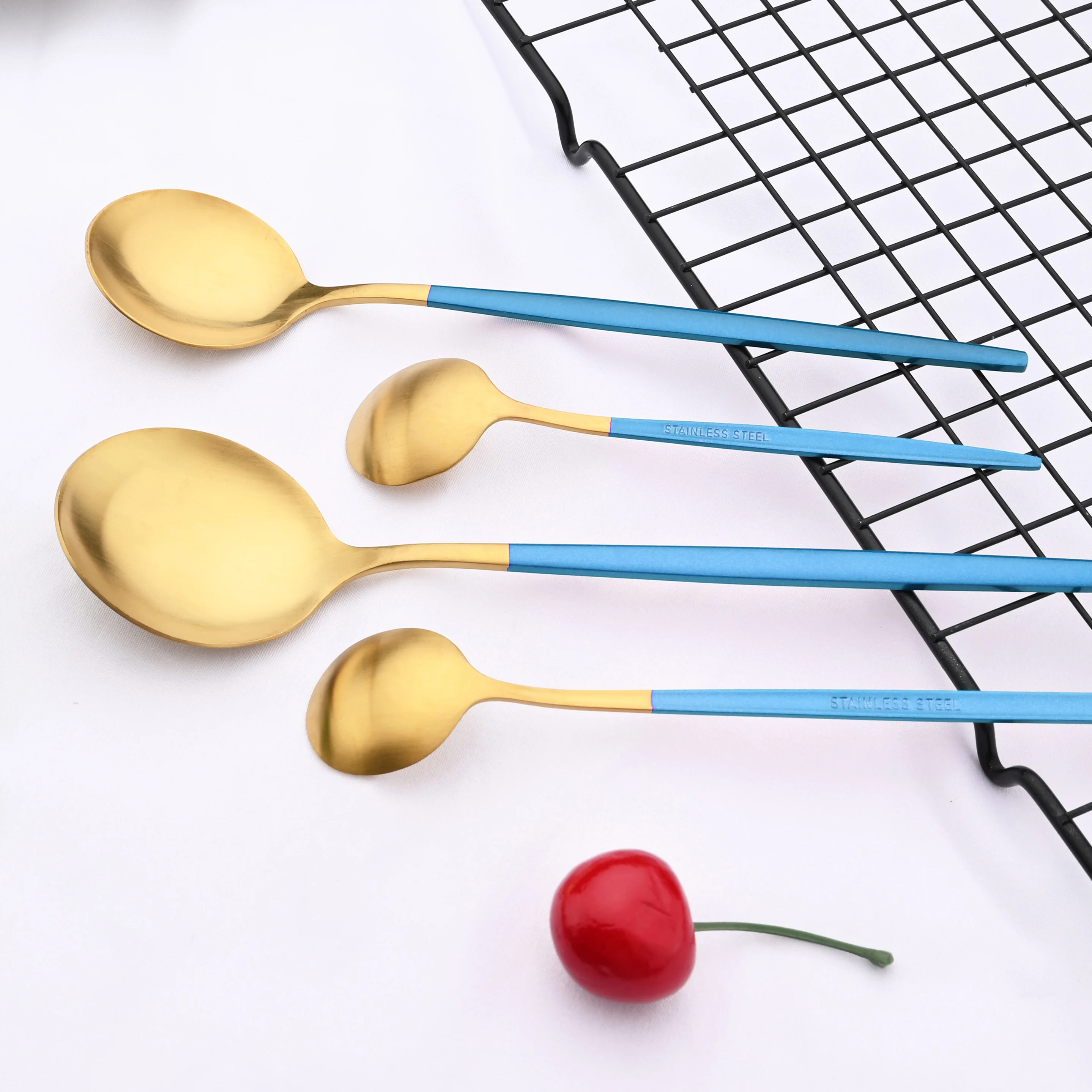 Набор столовых приборов из нержавеющей стали цвет синий/золотой | Дом и сад