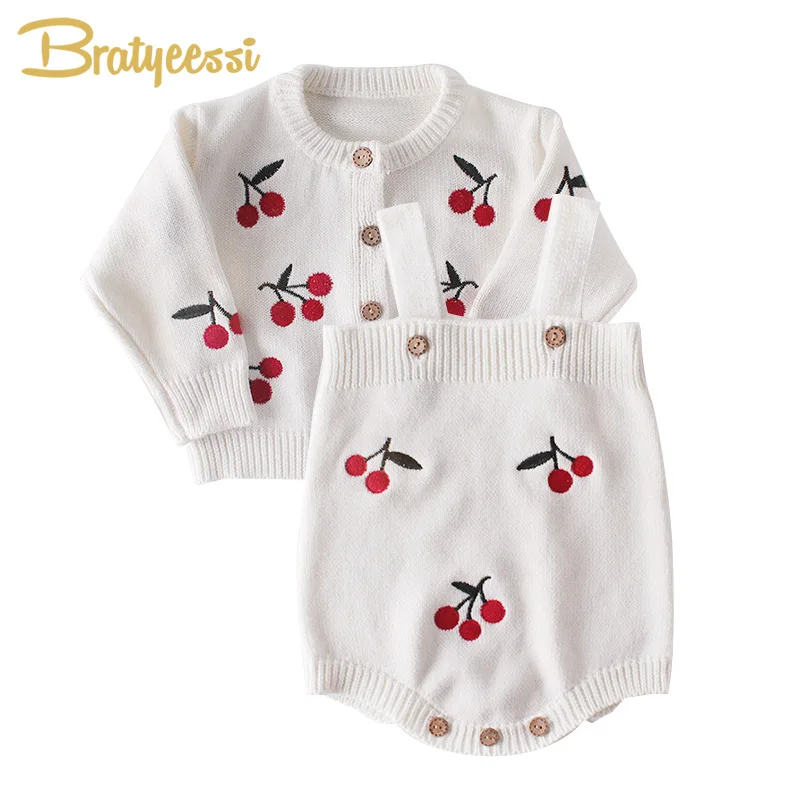 Комбинезон для маленьких девочек с вышивкой белый трикотажный комбинезон