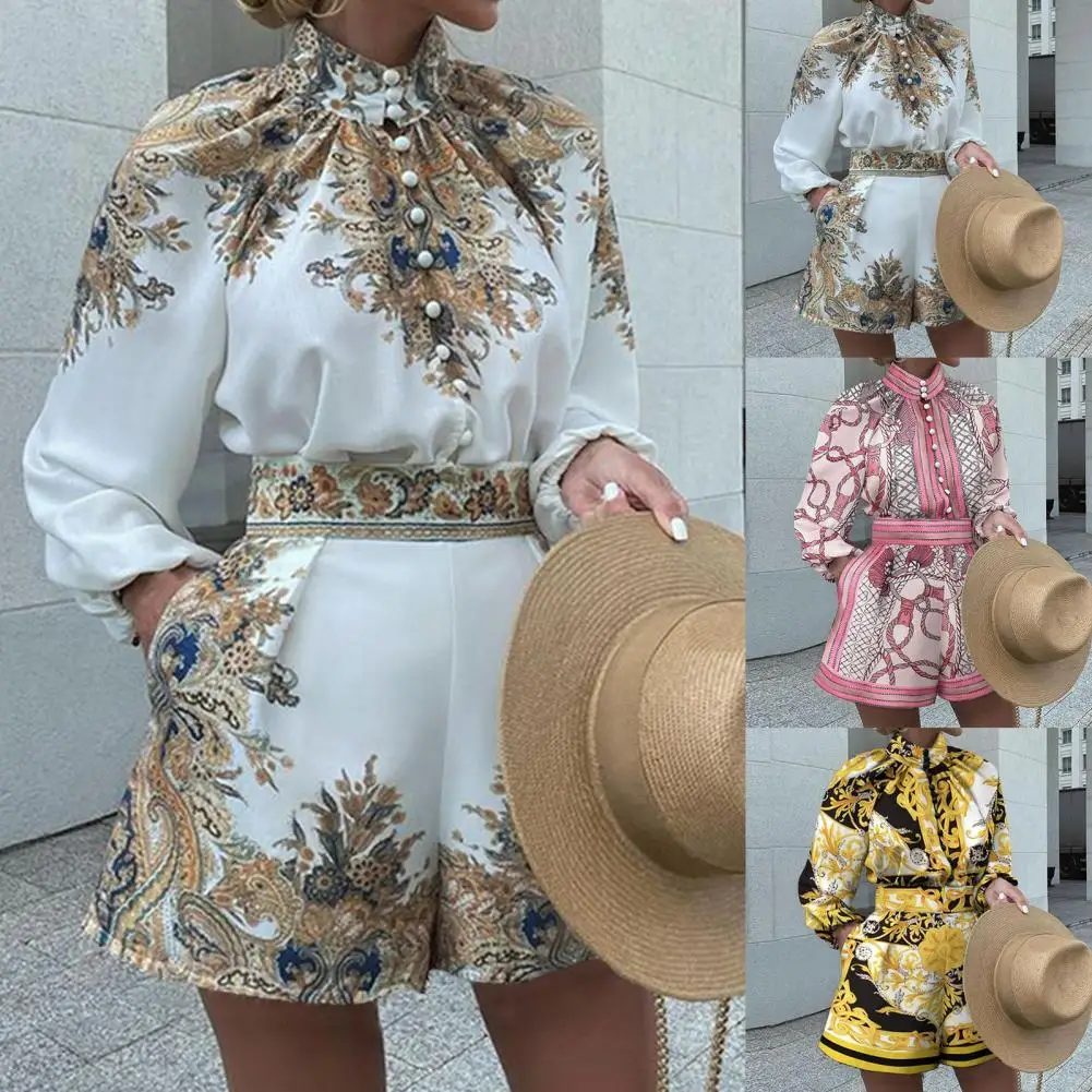 

Женский офисный комплект из рубашки и шорт, однобортный комплект из двух предметов с винтажным принтом и высоким воротником, офисная блузка...