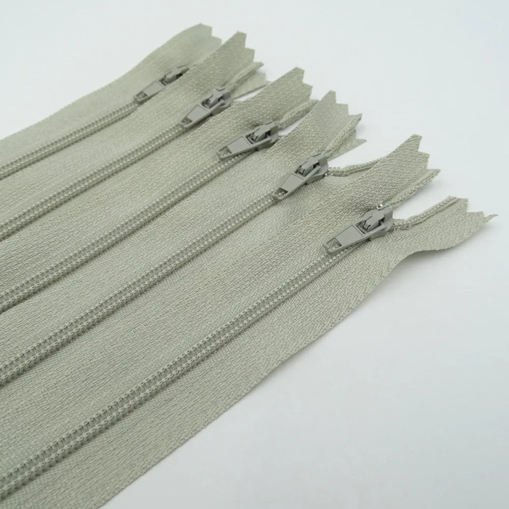

80CM 100Pcs 3# Closed Nylon Coil Zipper Suitable For Bags And Clothing 20 Color