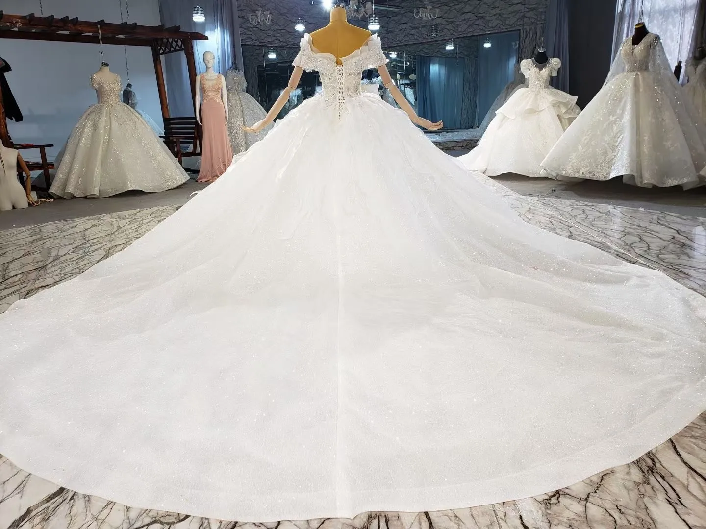 

2021 Bridal Lace Applique Bodice Off The Shoulder Crystals Wedding Dress With Pearl Sash Ivory Champange Bridal Dress