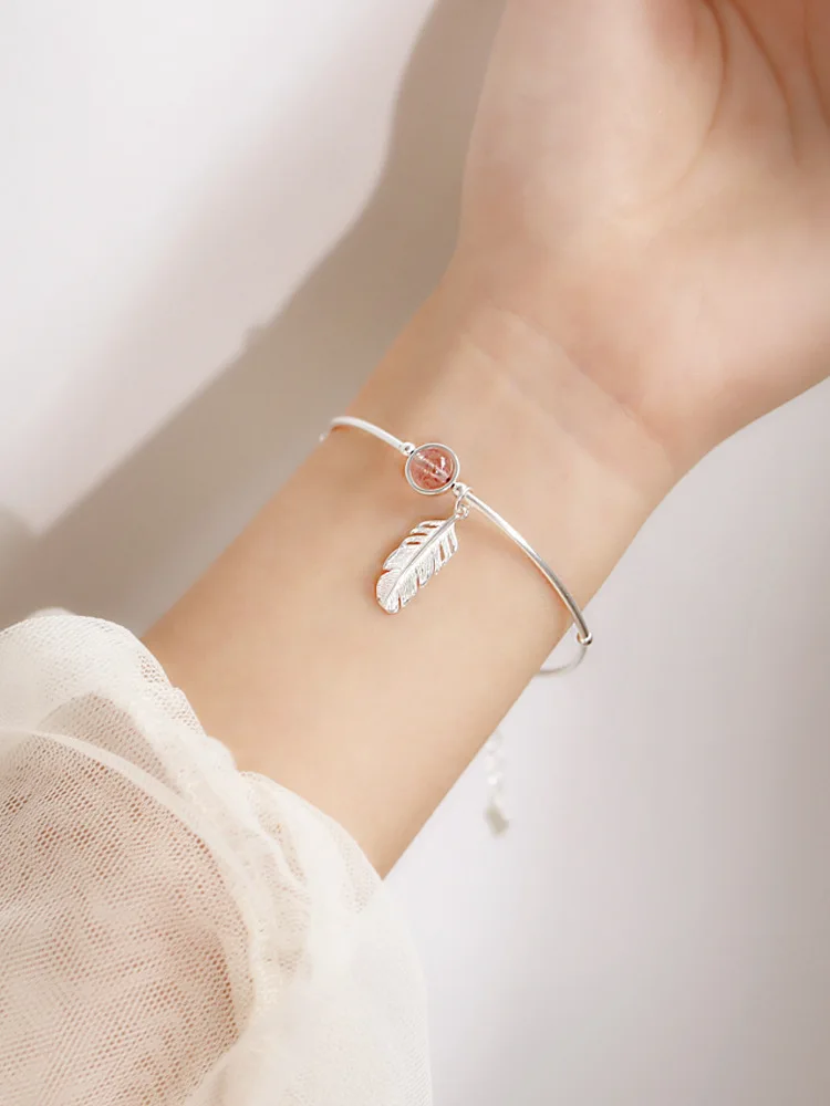 

Peach blossom strawberry Bead Pink Crystal feather Pendant Silver plated bracelet bracelet female