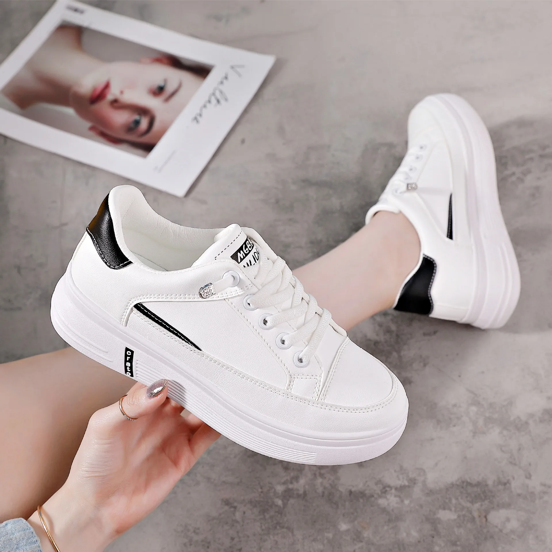 Paragraphs 2021 tide increased web celebrity shoes with pure color light platform ins lazy white shoe