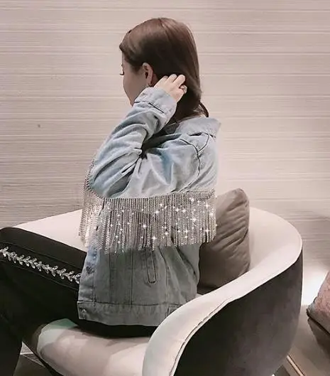 Женская джинсовая куртка с бахромой со стразами | одежда