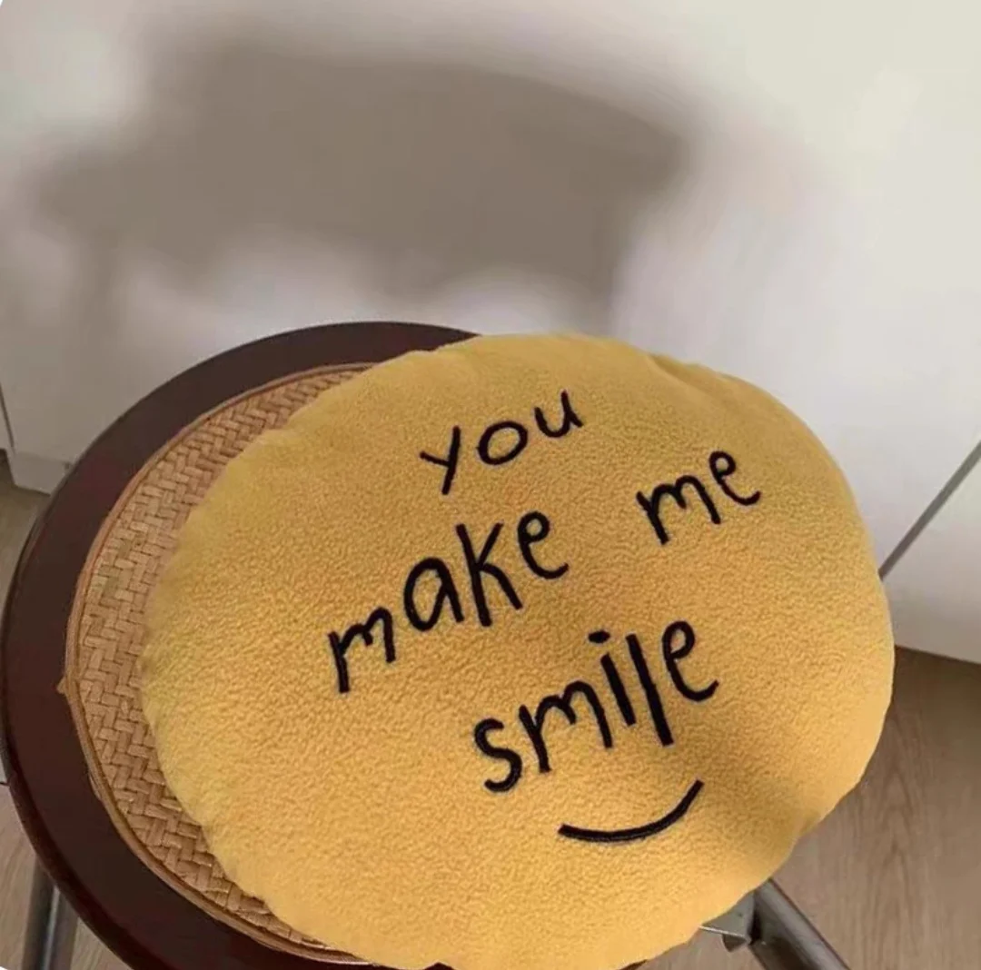 Подушка You Make Me Smile удобная круглая подушка диванная на спинку стула мультяшное