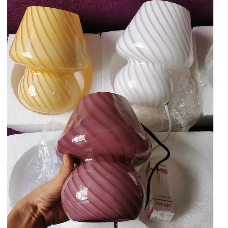 Милая Скандинавская маленькая стеклянная настольная лампа прикроватная для