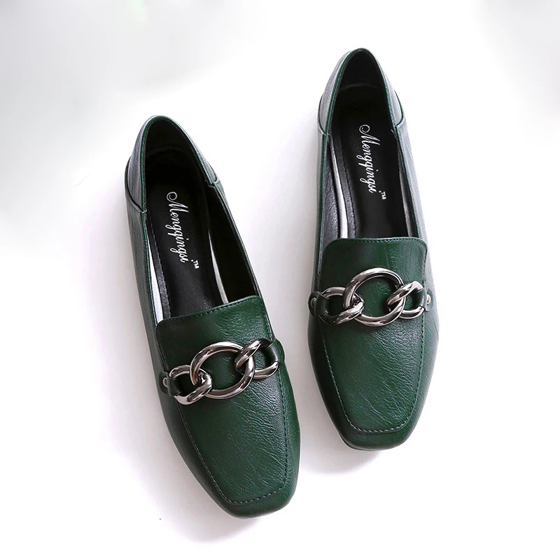 Туфли женские на плоской подошве лоферы металлические украшения складные