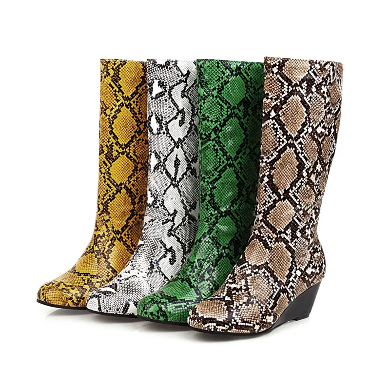 Женские ковбойские сапоги YMECHIC зимние на танкетке средней длины со змеиным