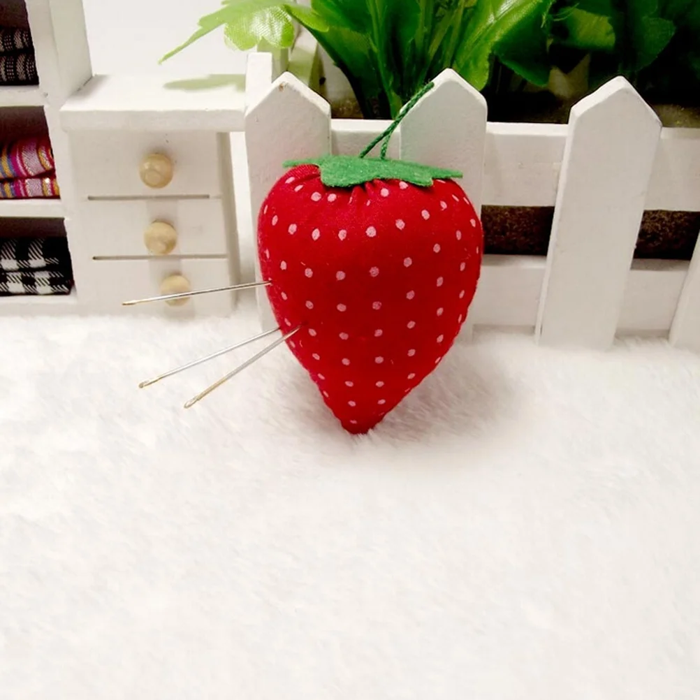 

1PCS Strawberry Ball Shaped Craft Needle Pin Cushion Holder With Wood Bottom Sewing Pin Cushion Home Sewing Tools DIY Accessory