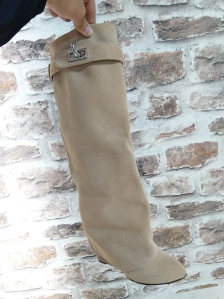 Женские замшевые ботфорты с острым носком зимние ботинки до бедра на танкетке