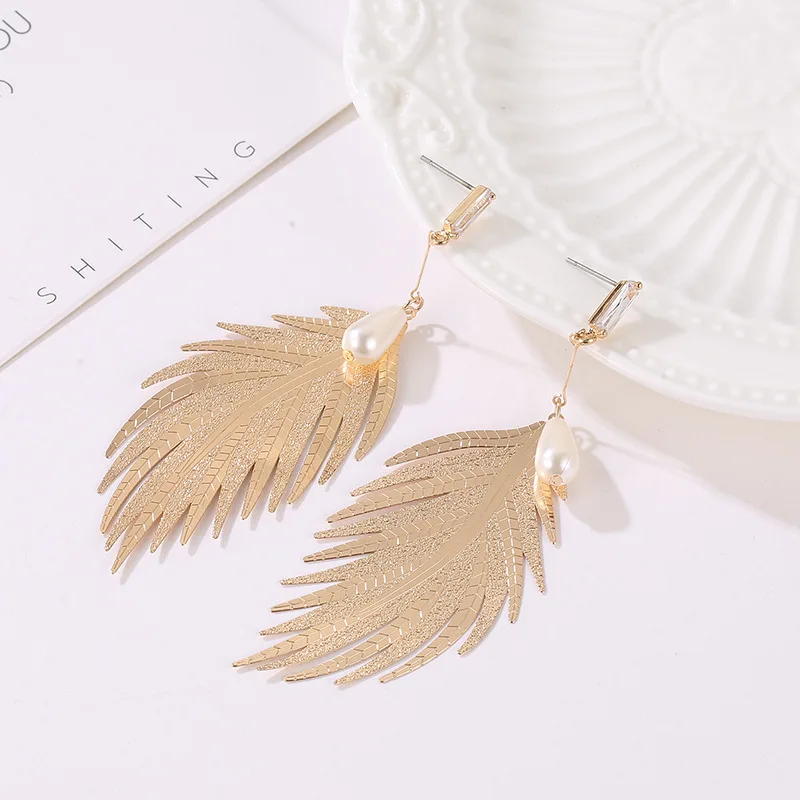 

Women's Earrings Feather Shape Earrings Hanging Dangle Exaggerated Stud Earrings Women Exquisite Earrings Jewelry