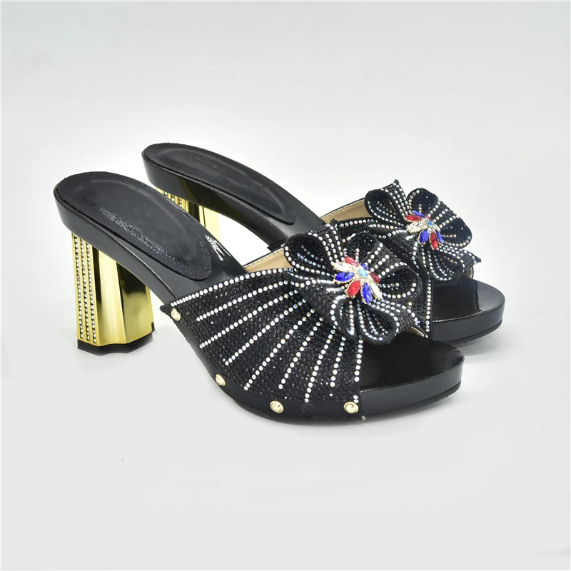Новое поступление итальянский дизайн женские свадебные туфли украшенные Стразы