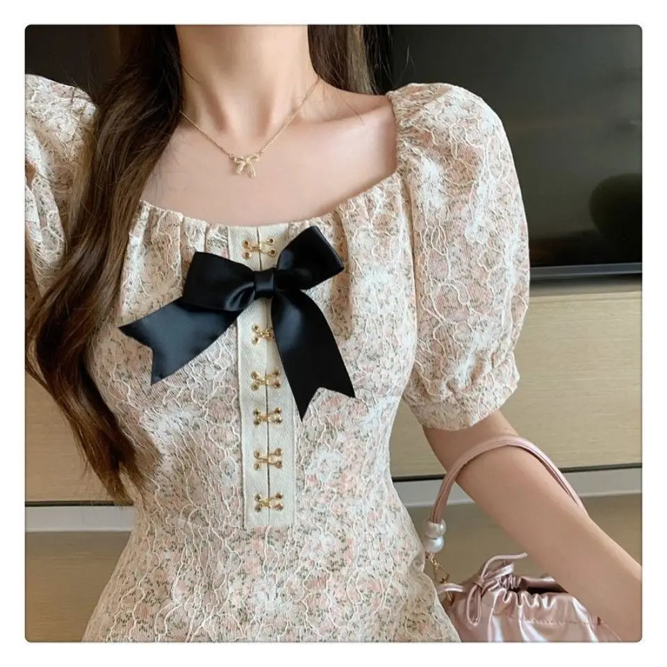 

2021 new high-end square collar Bubble Sleeve Chiffon Lace composite small flower bow waist slim dress