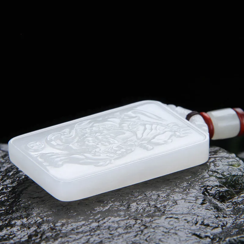

Natural Chinese White Hand Carved Pixiu Pendant Fashion Boutique Jewelry Men's and Women's Necklace Popular Gifts