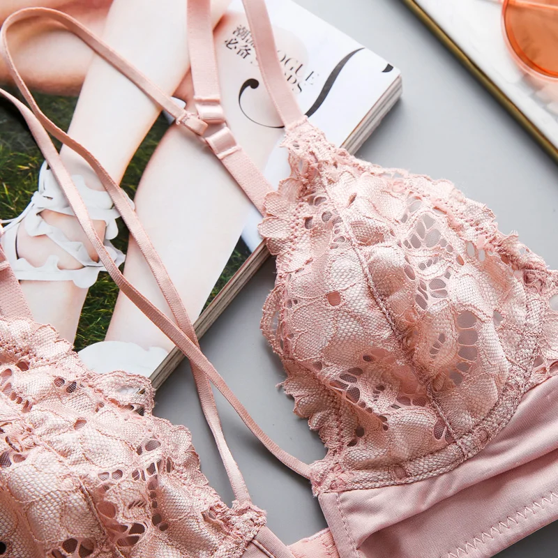 Комплект женского нижнего белья бюстгальтер с глубоким V-образным вырезом белье