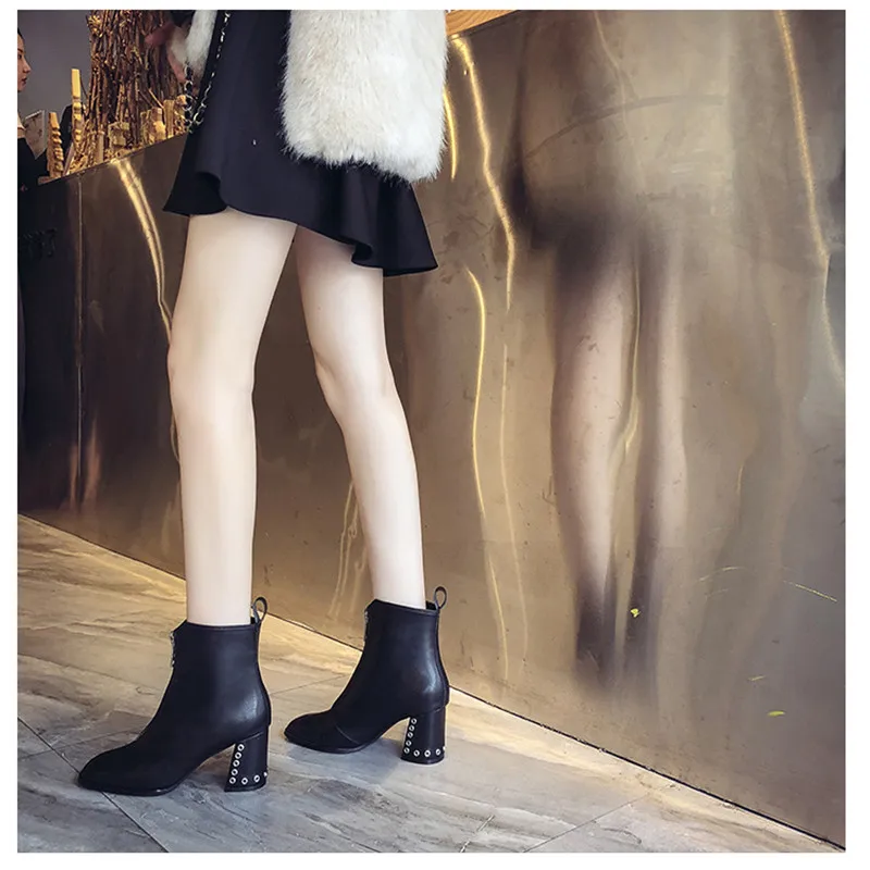 2020 Зимние новые женские удобные теплые бархатные Ботинки Martin модные