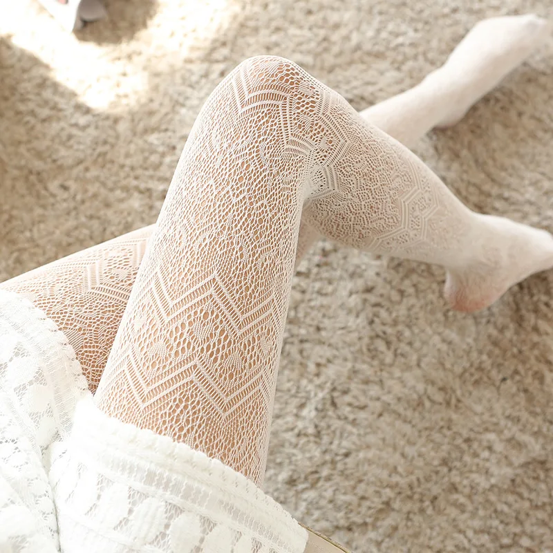 

DOIAESKV Sweet Lolita Heart Nylon Stockings Women Sexy Thin Pantyhose White Fishnet Stockings Female High Wave Tights Dress