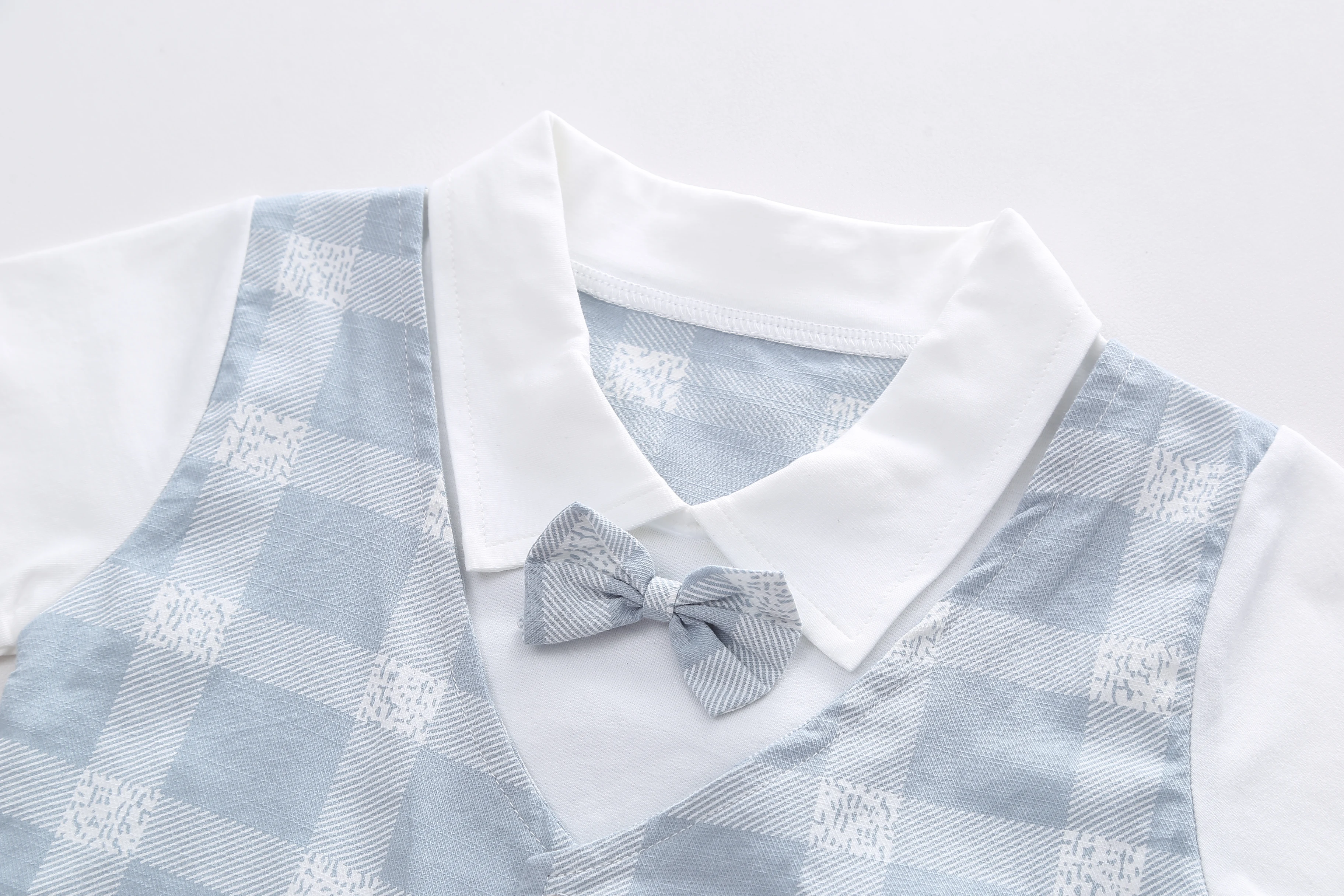 

A 2-Piece Summer Checkered Vest Children's Casual Stylish and Comfortable Suit Cute Breathable Cotton top