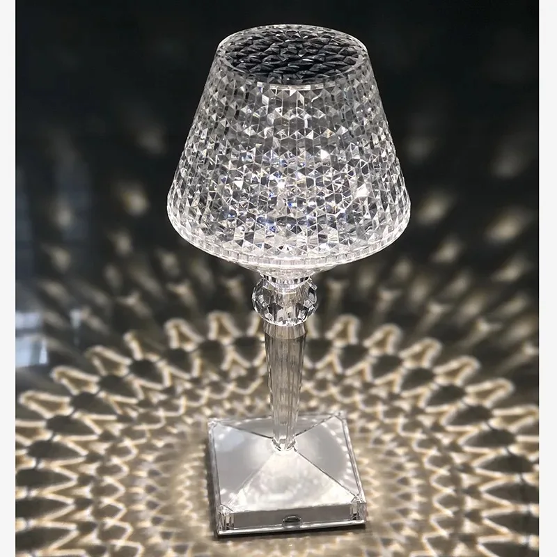 

Lámpara de mesa LED acrílica de imitación de diamante, luz de noche de alta transmitancia con USB, decoración de mesa de Bar
