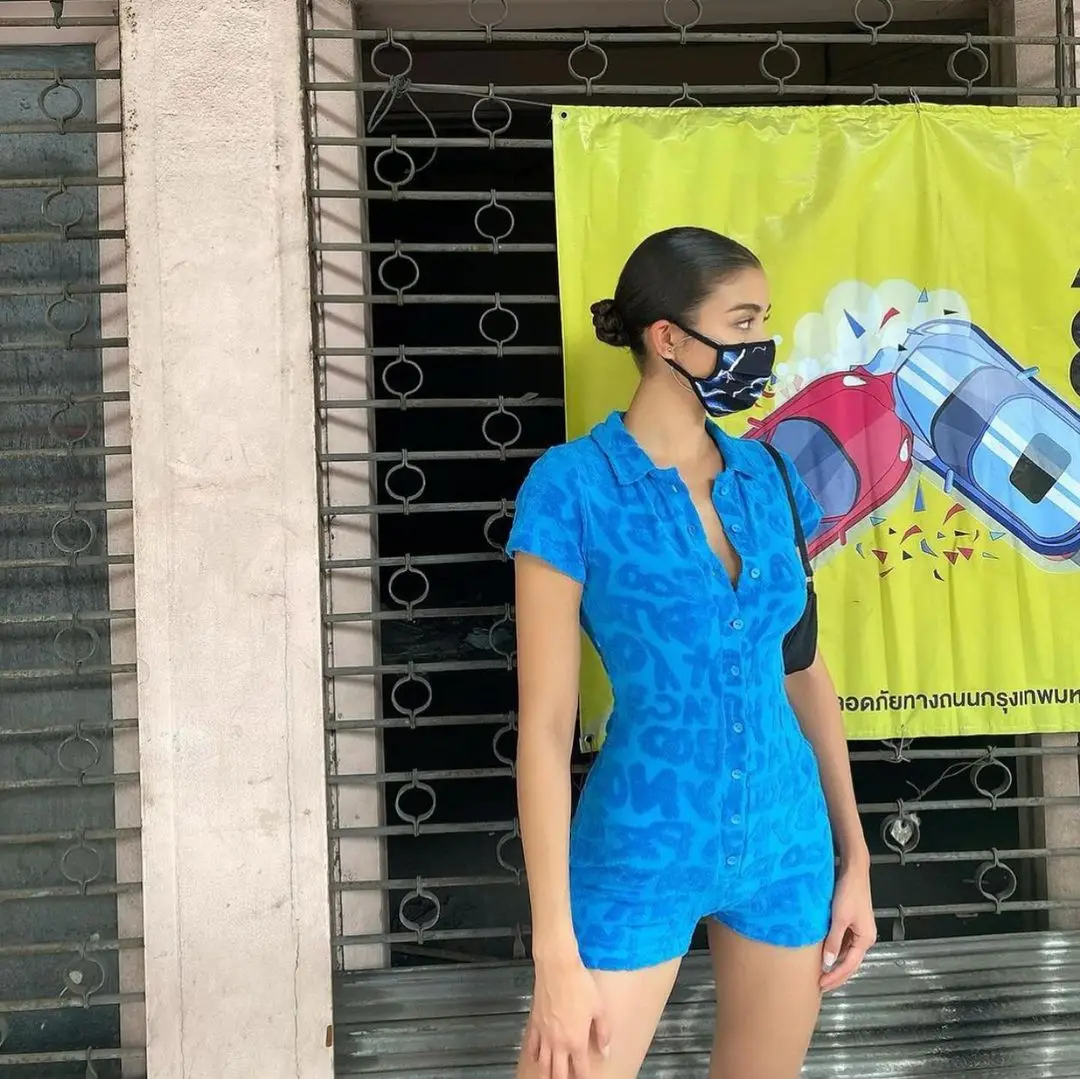 Женский комбинезон с отложным воротником пикантный на пуговицах буквенным