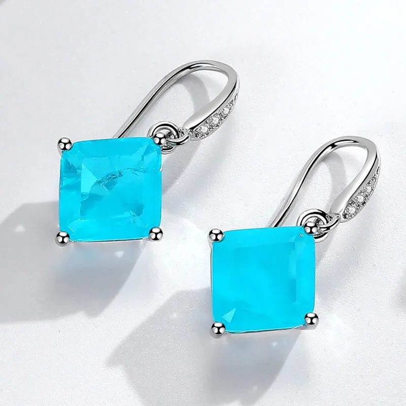 

Женские серьги-подвески с турмалином и изумрудами